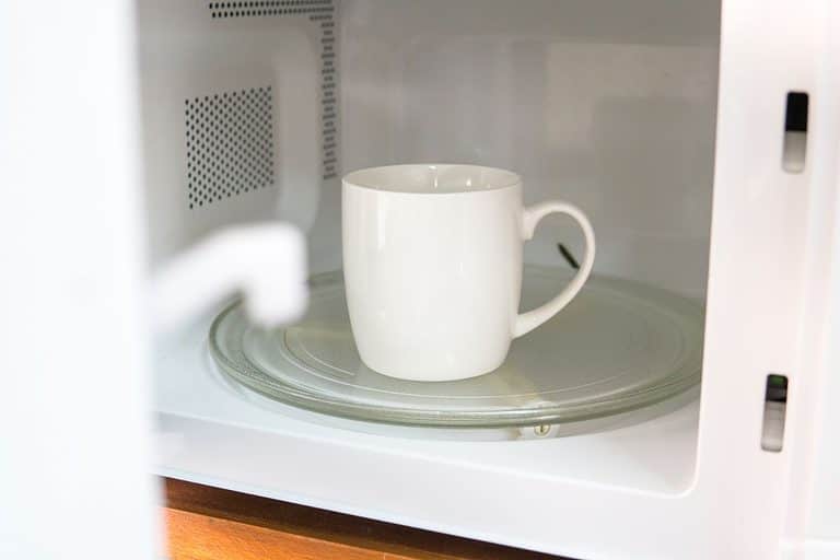 How Safe Is It To Put Ceramic Kitchenware In The Microwave?